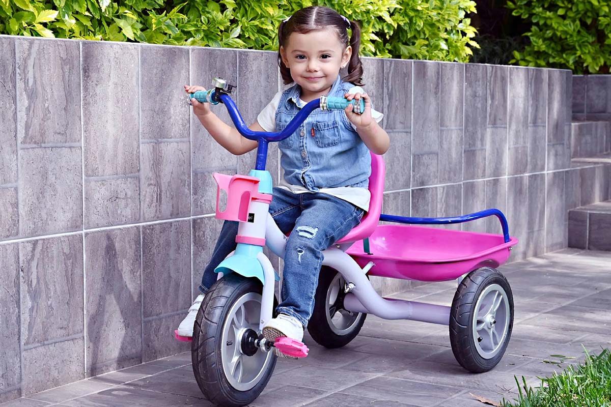 Explorando el Mundo con StarKids: Las Aventuras en Triciclos